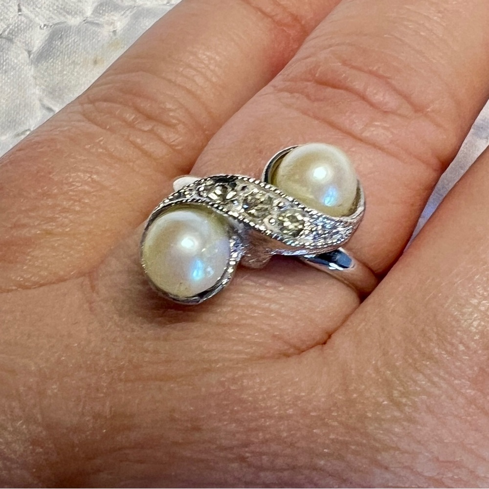 Vintage Sarah Coventry double pearl with rhinestones ring adjustable band